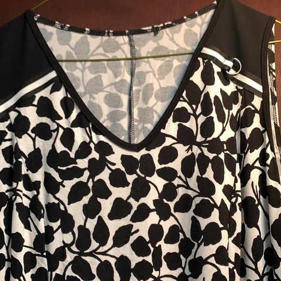 Dress - Picture 2 of 5